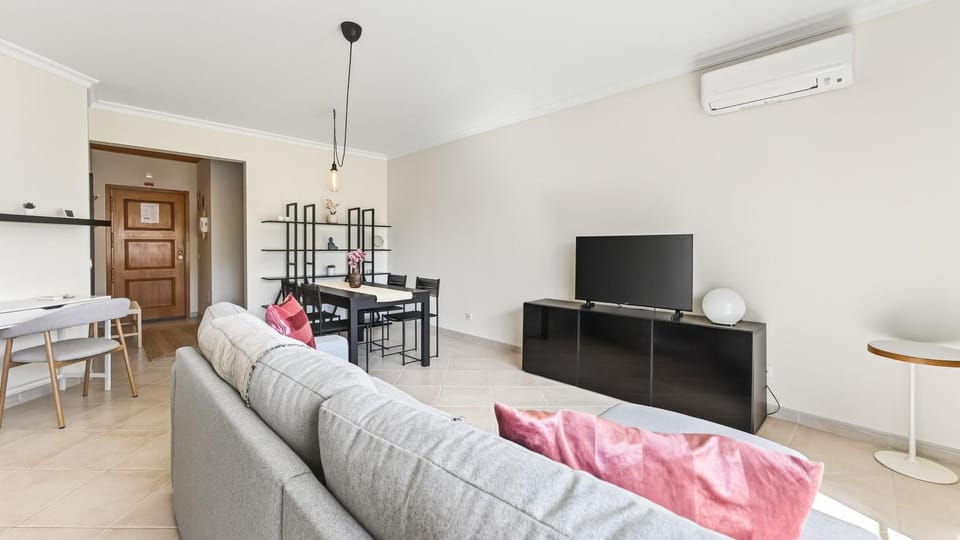 TV and multimedia, Living room, Dining area, air conditioner