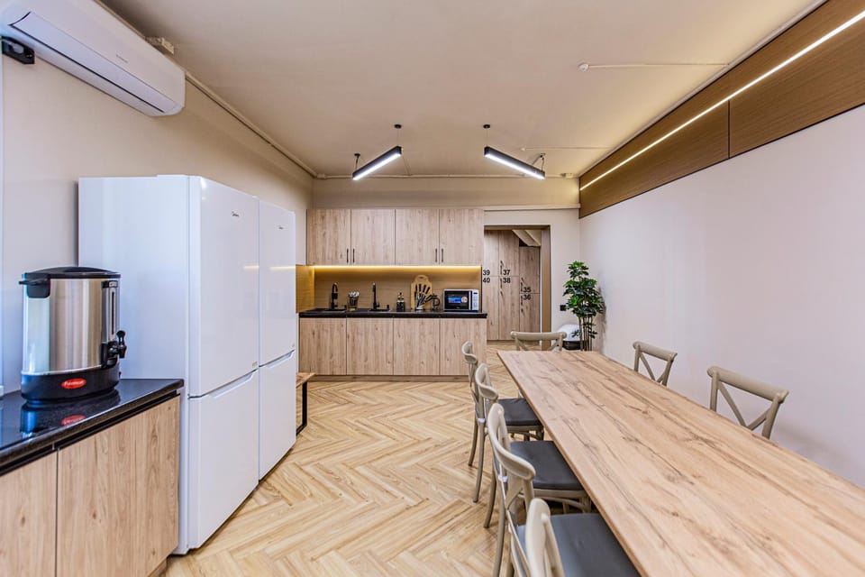 Coffee/tea facilities, Dining area, oven, stove