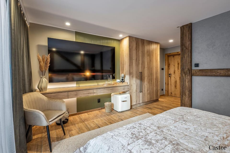 TV and multimedia, Coffee/tea facilities, Seating area, wardrobe