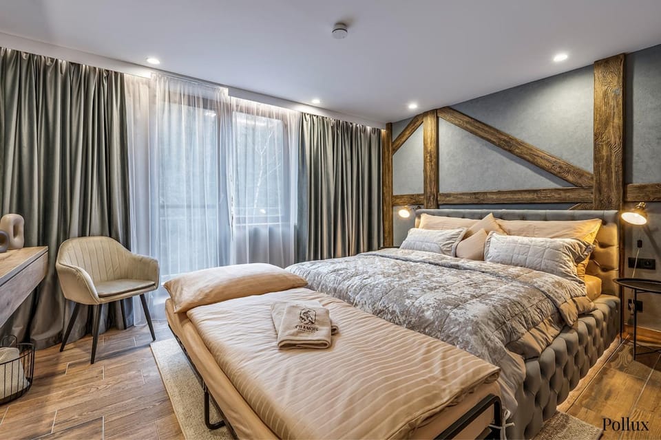 Bed, towels