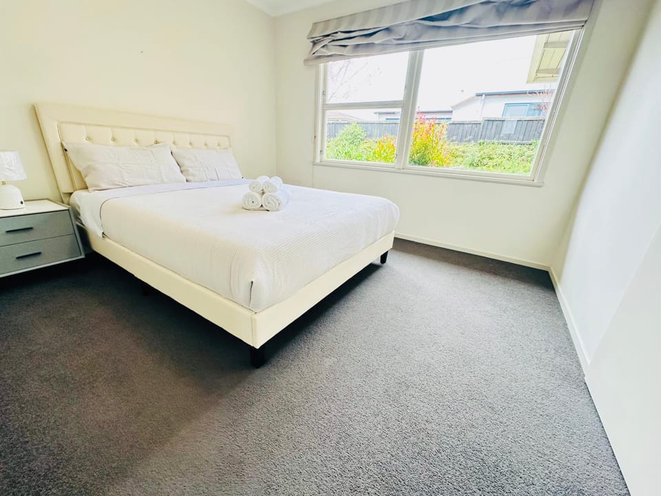 Riverside Spacious Comfoty 3 Bedrooms house in Chartwell House in Hamilton