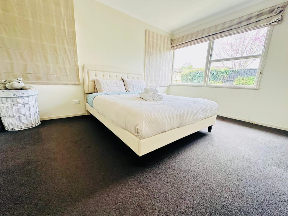Riverside Spacious Comfoty 3 Bedrooms house in Chartwell House in Hamilton
