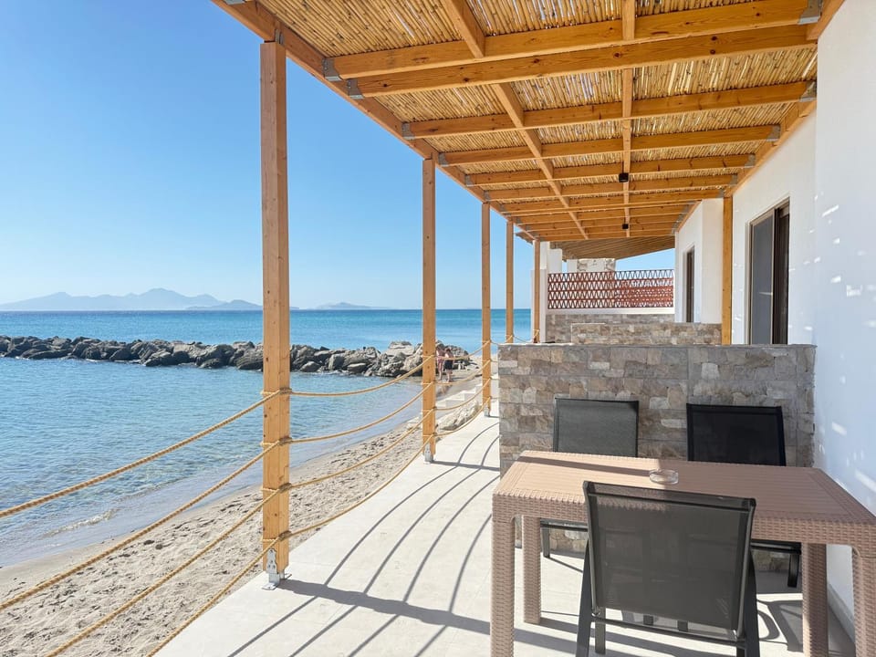 Natural landscape, View (from property/room), Balcony/Terrace, Beach, Sea view