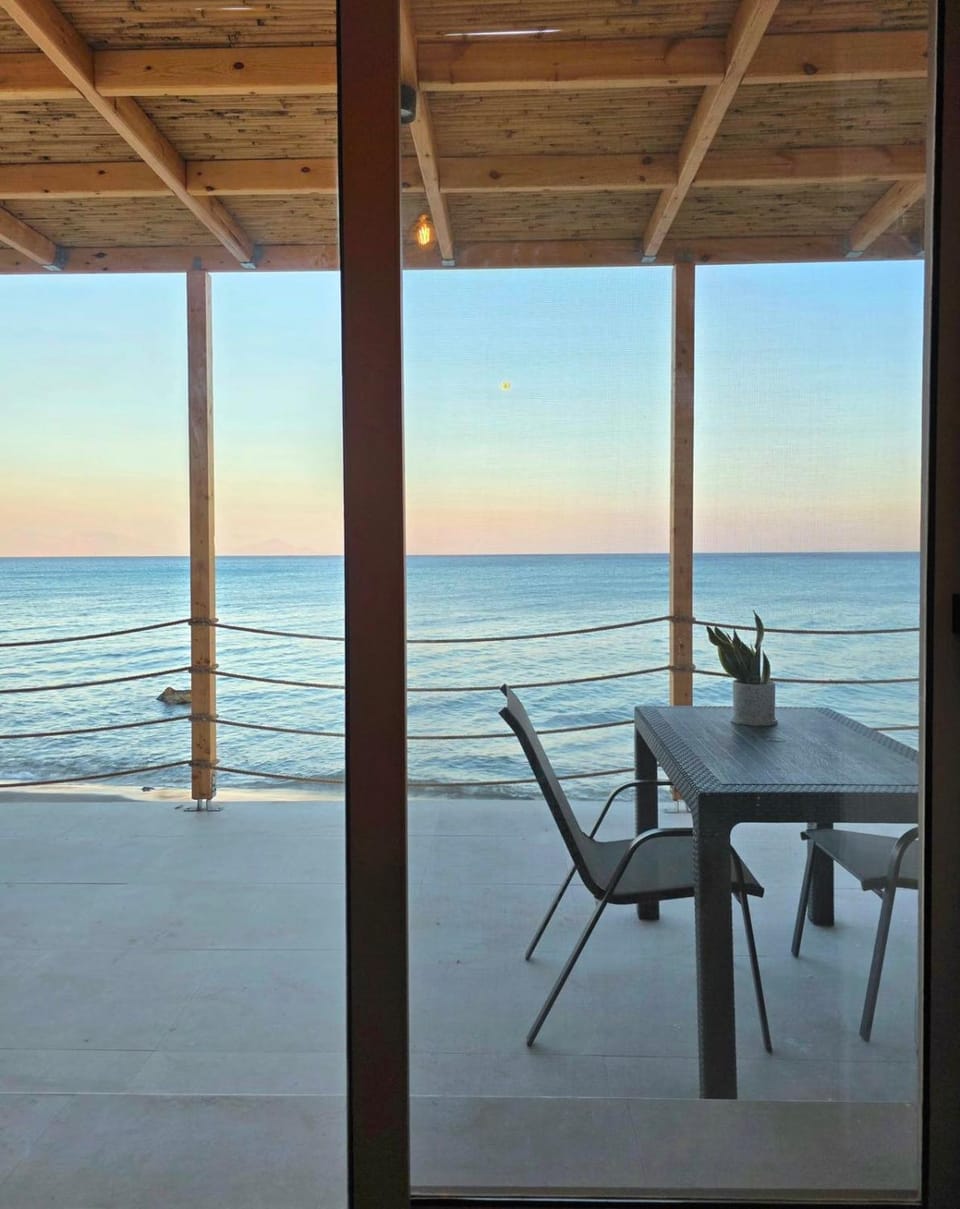 Day, Natural landscape, View (from property/room), Balcony/Terrace, Dining area, Beach, Sea view
