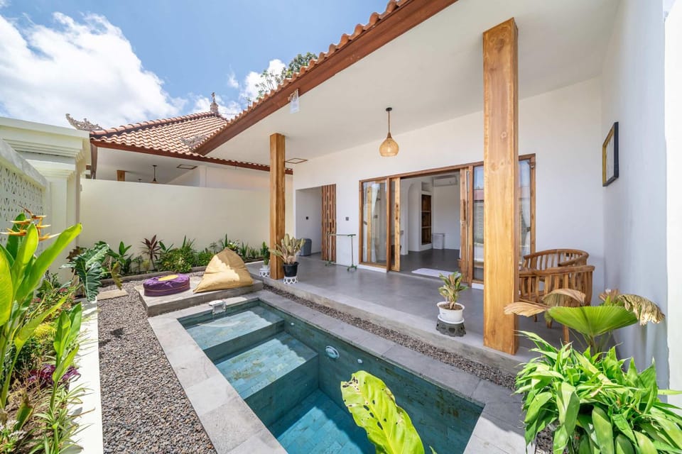 Property building, Day, Natural landscape, Garden, Garden view, Pool view, Swimming pool, Swimming pool