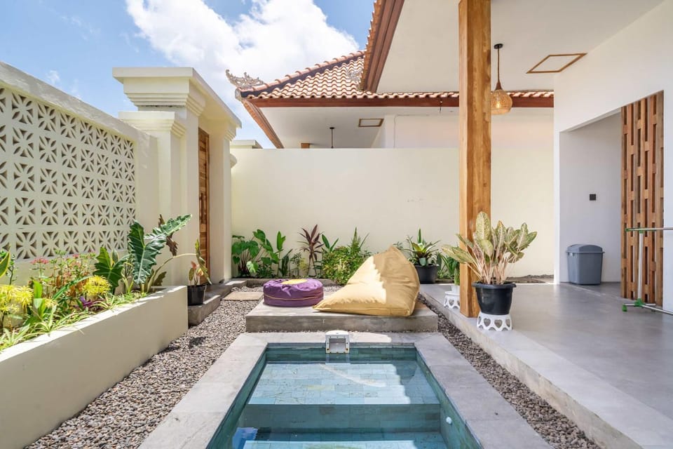 Day, Natural landscape, Living room, Seating area, Garden view, Pool view, Swimming pool, Swimming pool