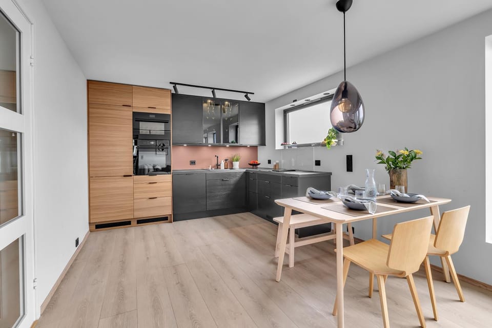 Kitchen or kitchenette, Dining area, oven, stove