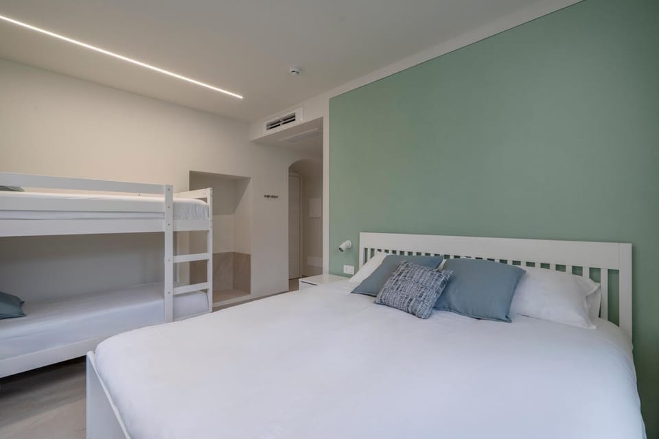Bed, bunk bed
