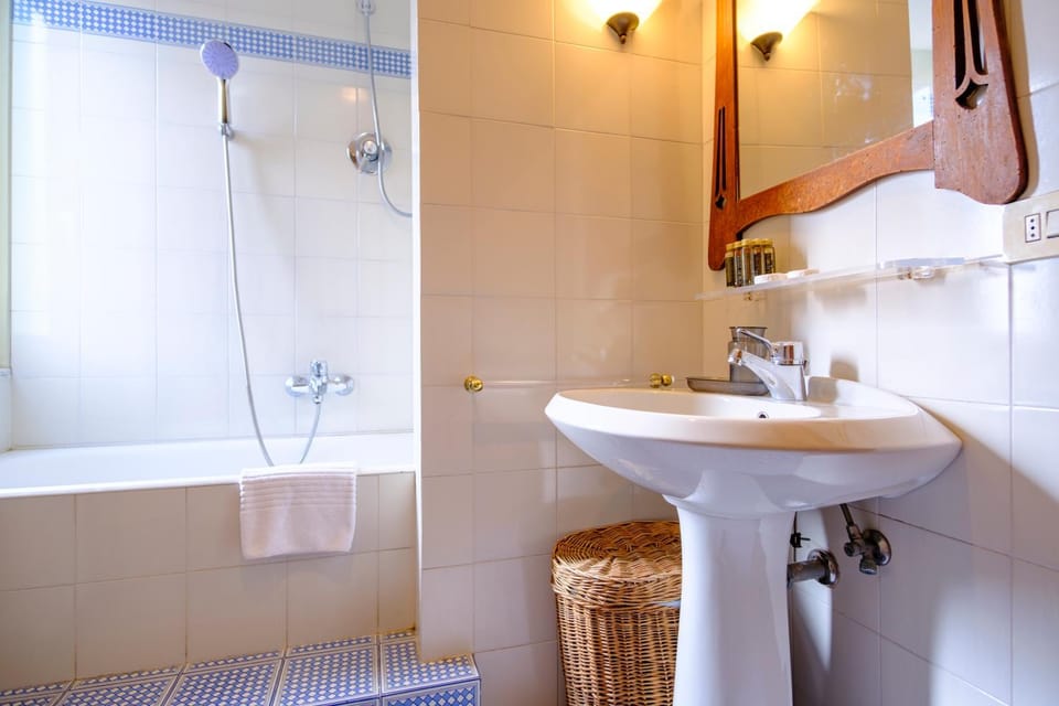 Shower, Bathroom, Bath, towels