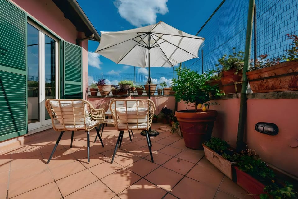 Property building, Patio, Day, View (from property/room), Balcony/Terrace, Dining area