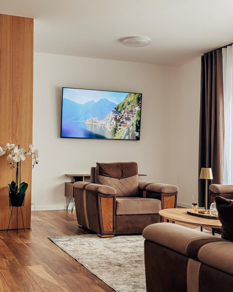 Communal lounge/ TV room, TV and multimedia, Living room, Seating area, Evening entertainment