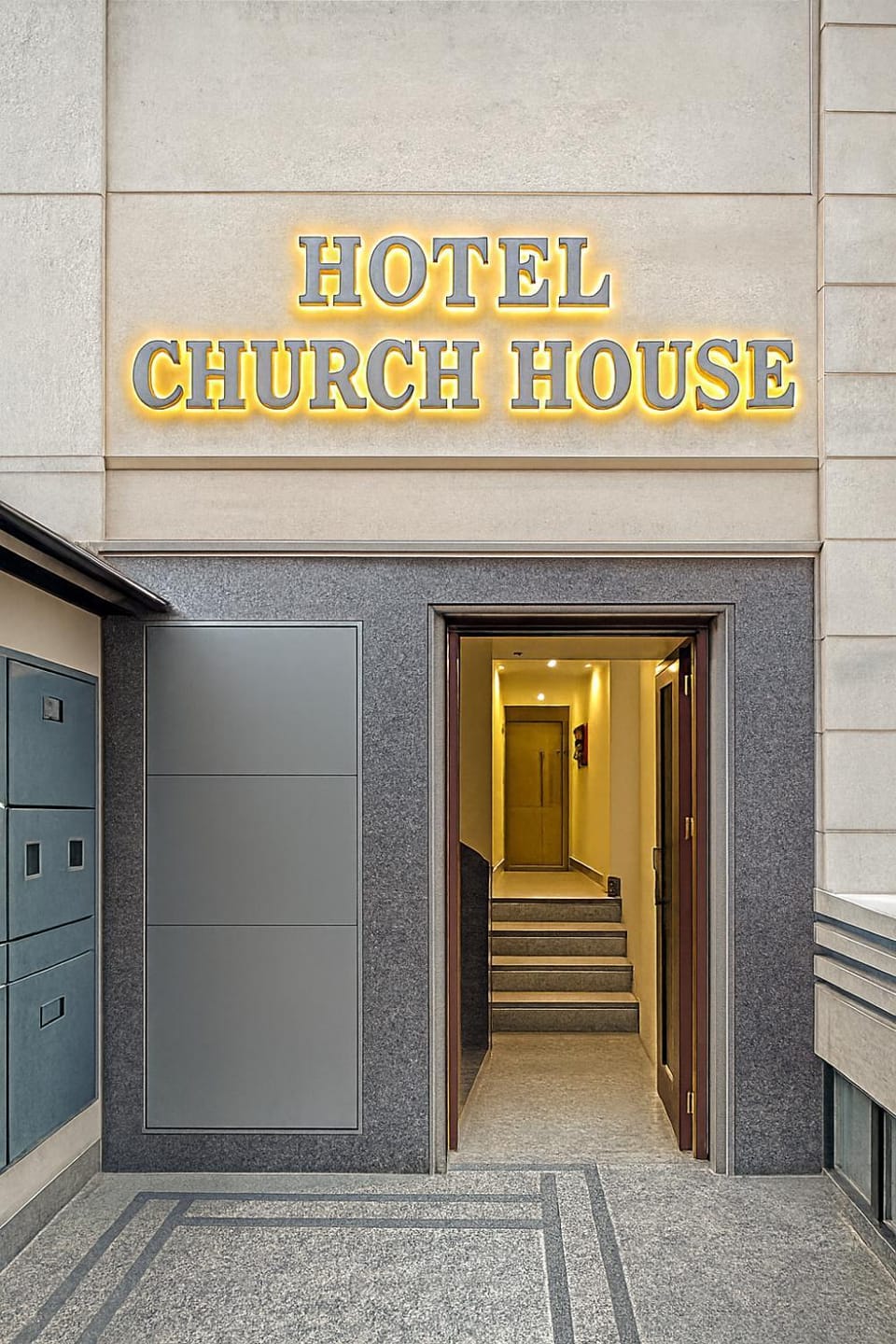Facade/entrance