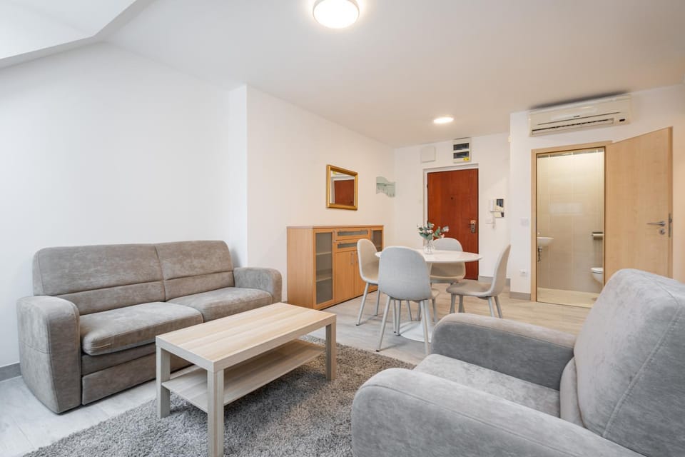 Living room, Seating area, air conditioner