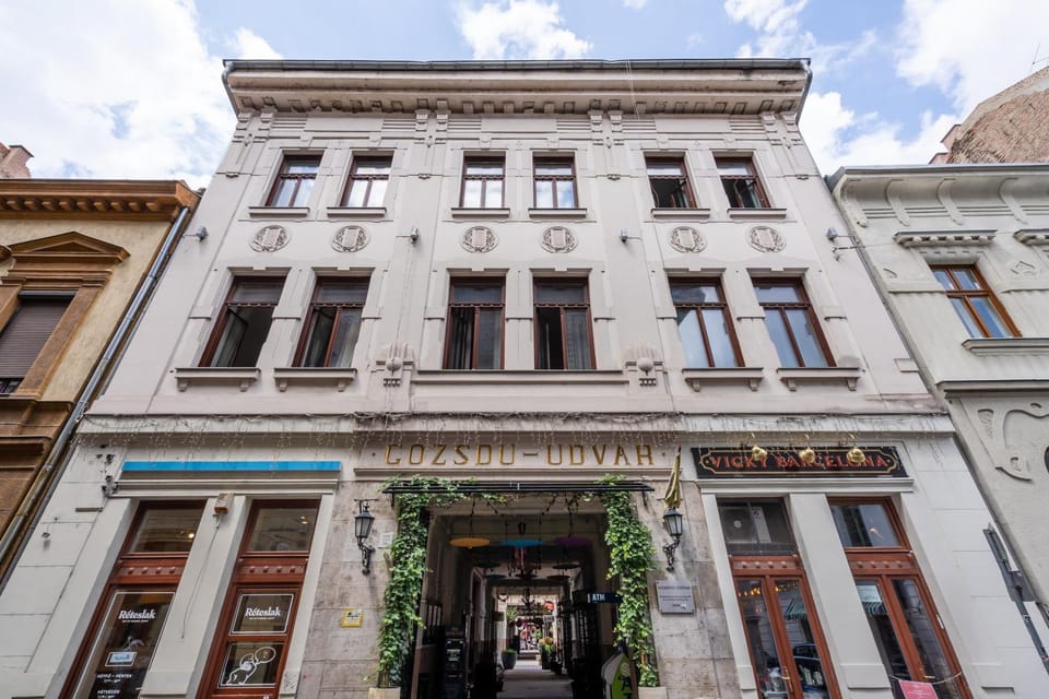 Property building, Facade/entrance, Day, City view