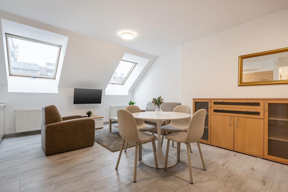 TV and multimedia, Living room, Dining area
