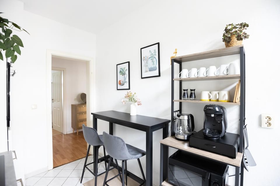 Coffee/tea facilities, Kitchen or kitchenette, Dining area