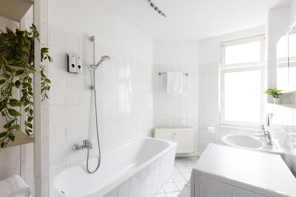 Shower, Toilet, Bathroom, Bath, towels