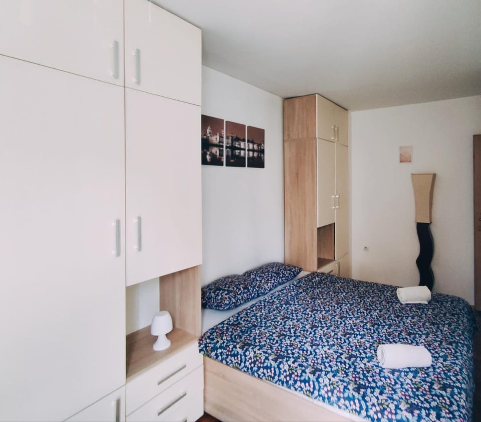 Bed, Bedroom, wardrobe