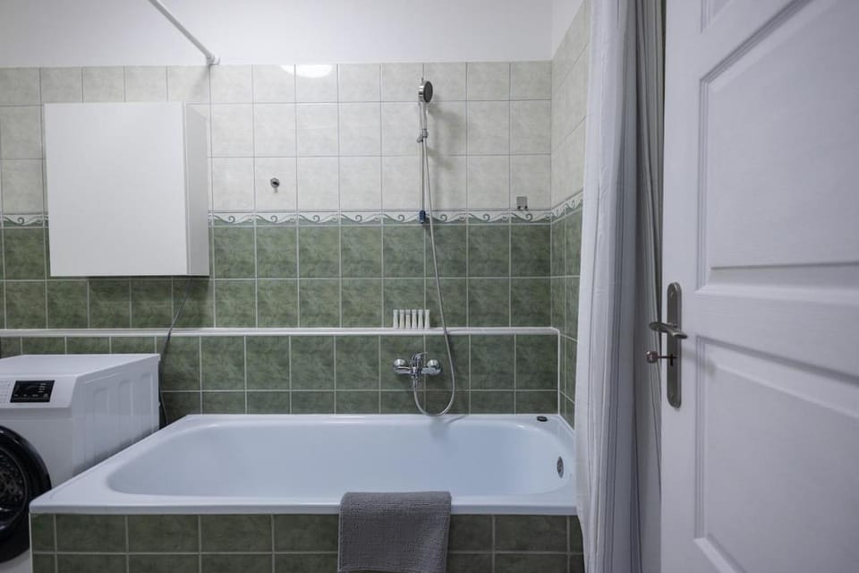 Bathroom, Bath