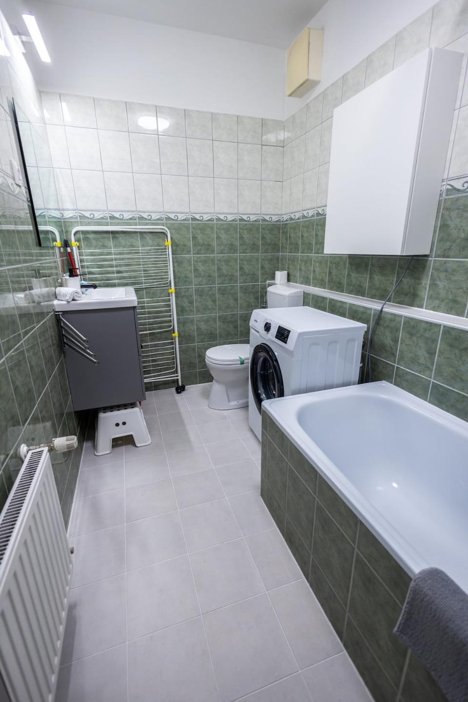 Bathroom, Bath, washing machine