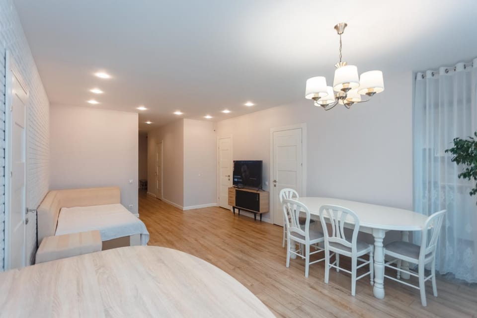 TV and multimedia, Living room, Seating area, Dining area