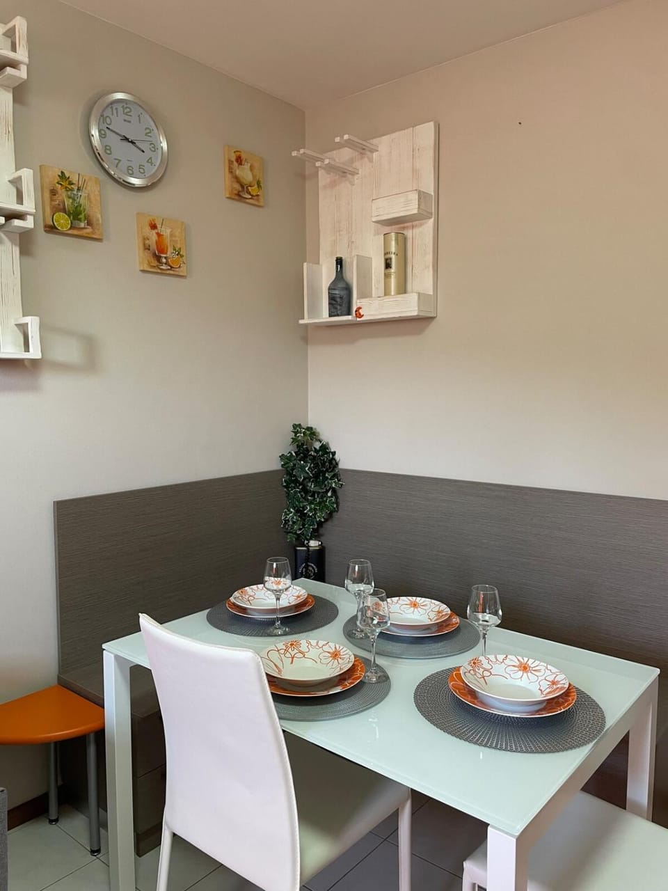 Food and drinks, Dining area, Food
