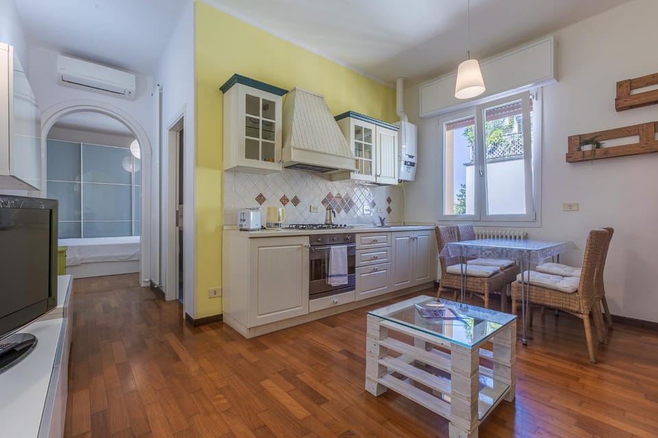 Kitchen or kitchenette, Living room, Dining area, stove