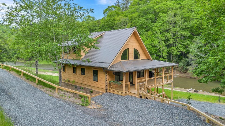 Riverstead Cabin- Riverfront, Wrap Around Porch, Hot Tub & More Cabin in North Carolina