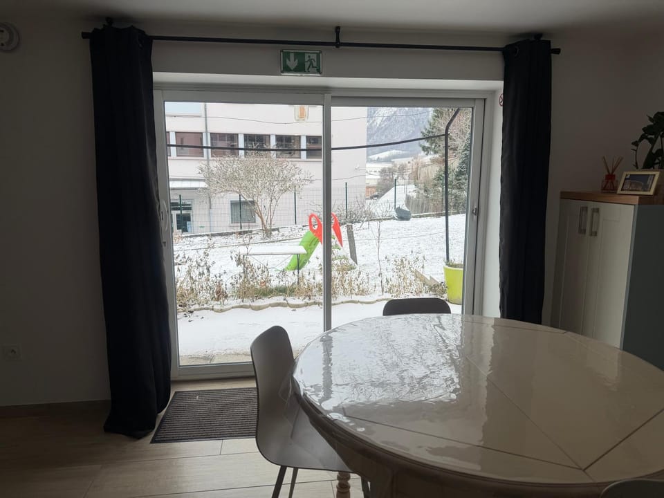 Winter, Dining area, Garden view