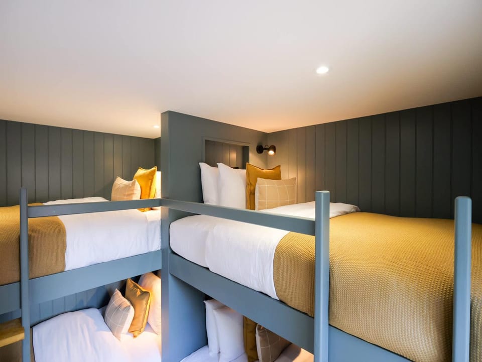 Bed, Bedroom, bunk bed