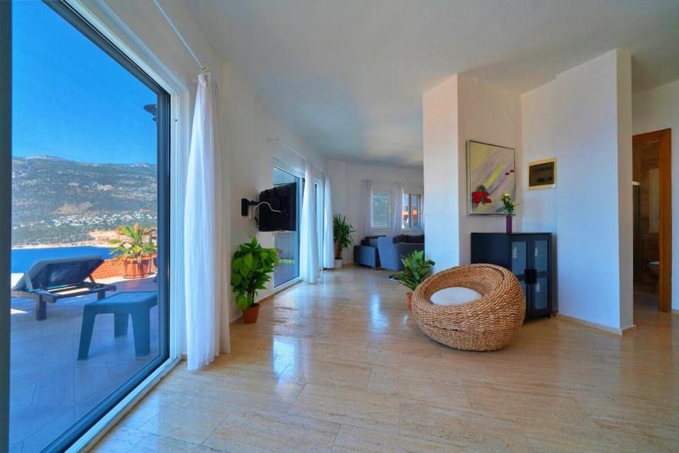 Villa with Sea View and Pool VİLLA HANS Villa in Antalya Province