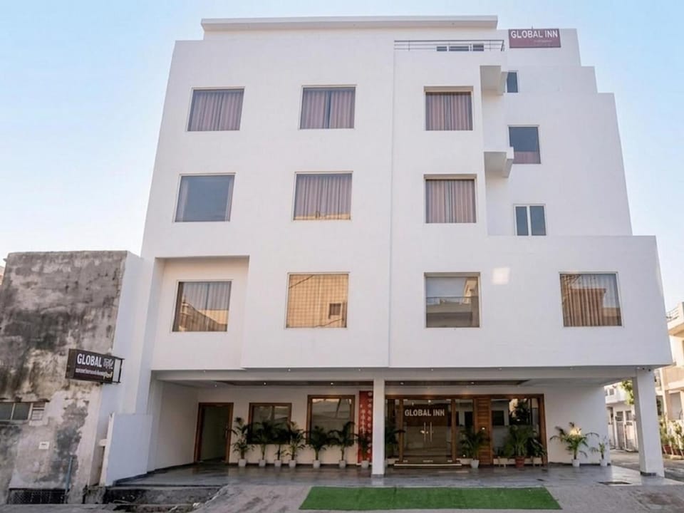 Property building, Facade/entrance
