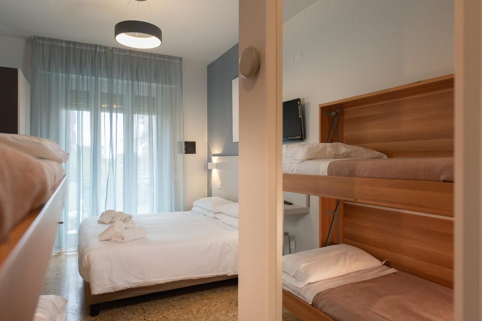 Bed, Photo of the whole room, Bedroom, bunk bed