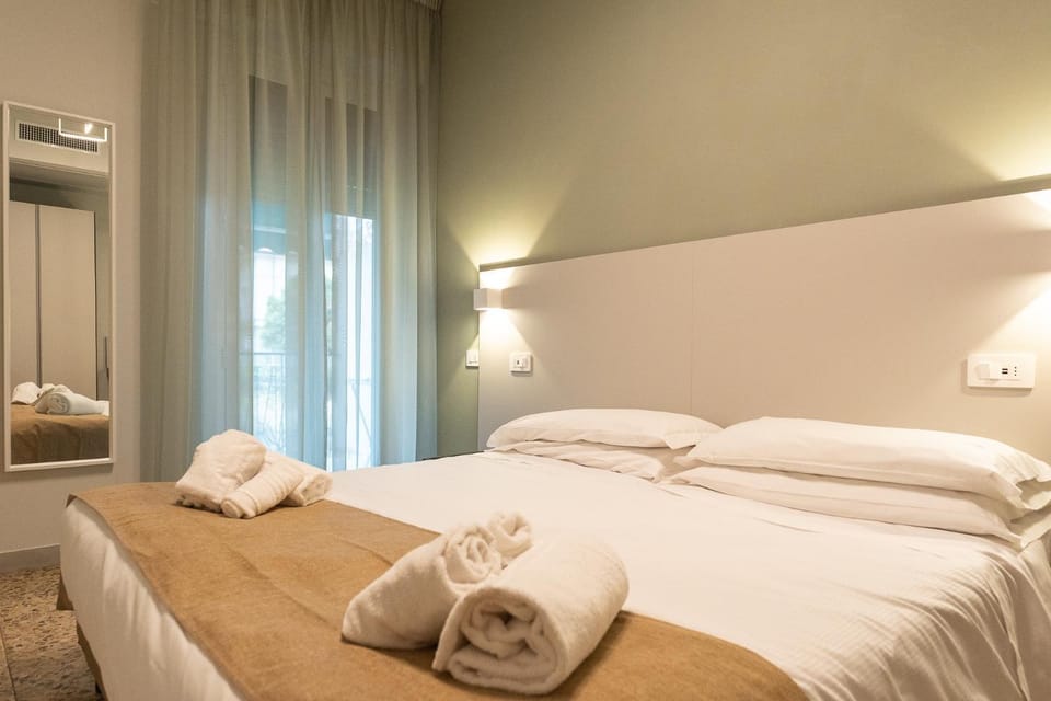 Bed, Bedroom, air conditioner