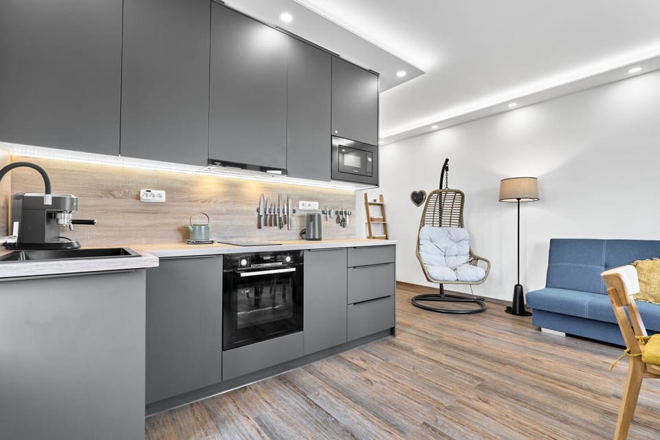 Kitchen or kitchenette, Dining area, oven, stove