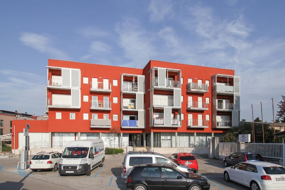 Facade/entrance, Spring, On site
