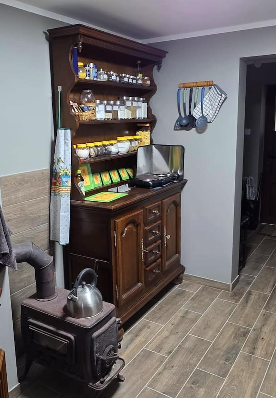 Kitchen or kitchenette