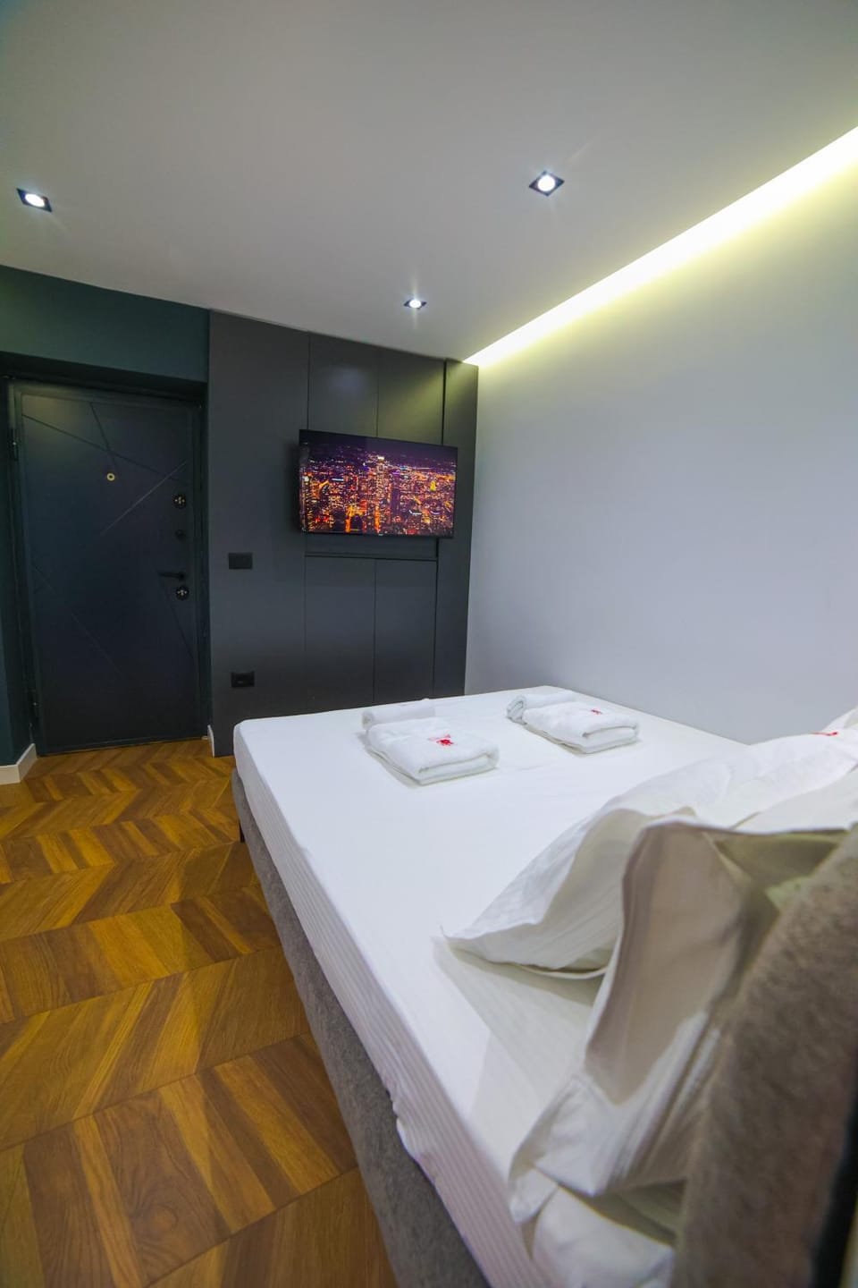 Matisse No18 - Studio With Parking Apartment in Tirana
