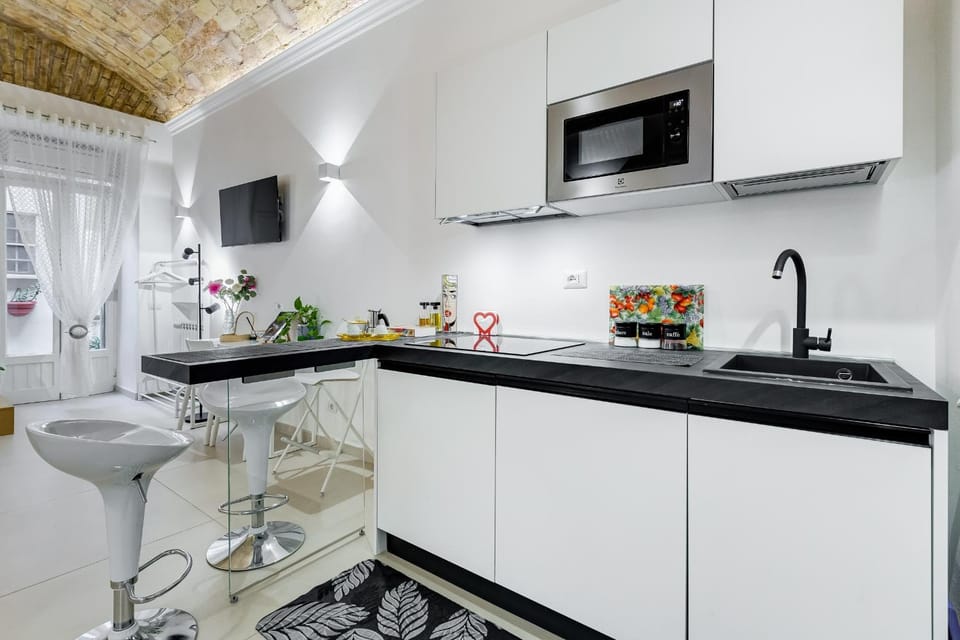 Kitchen or kitchenette