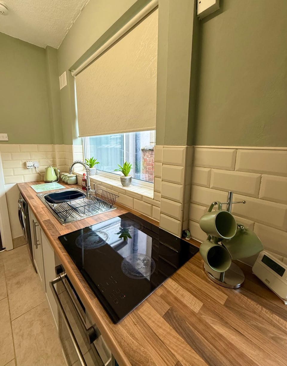 Kitchen or kitchenette, Kitchen or kitchenette, Communal kitchen, stove, washing machine
