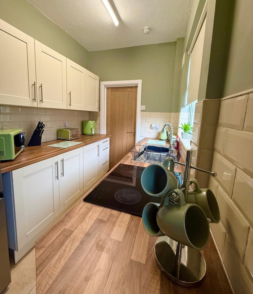 Kitchen or kitchenette, Kitchen or kitchenette, Communal kitchen, stove, kitchen