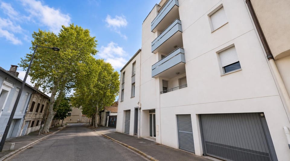 Property building, Neighbourhood, Street view