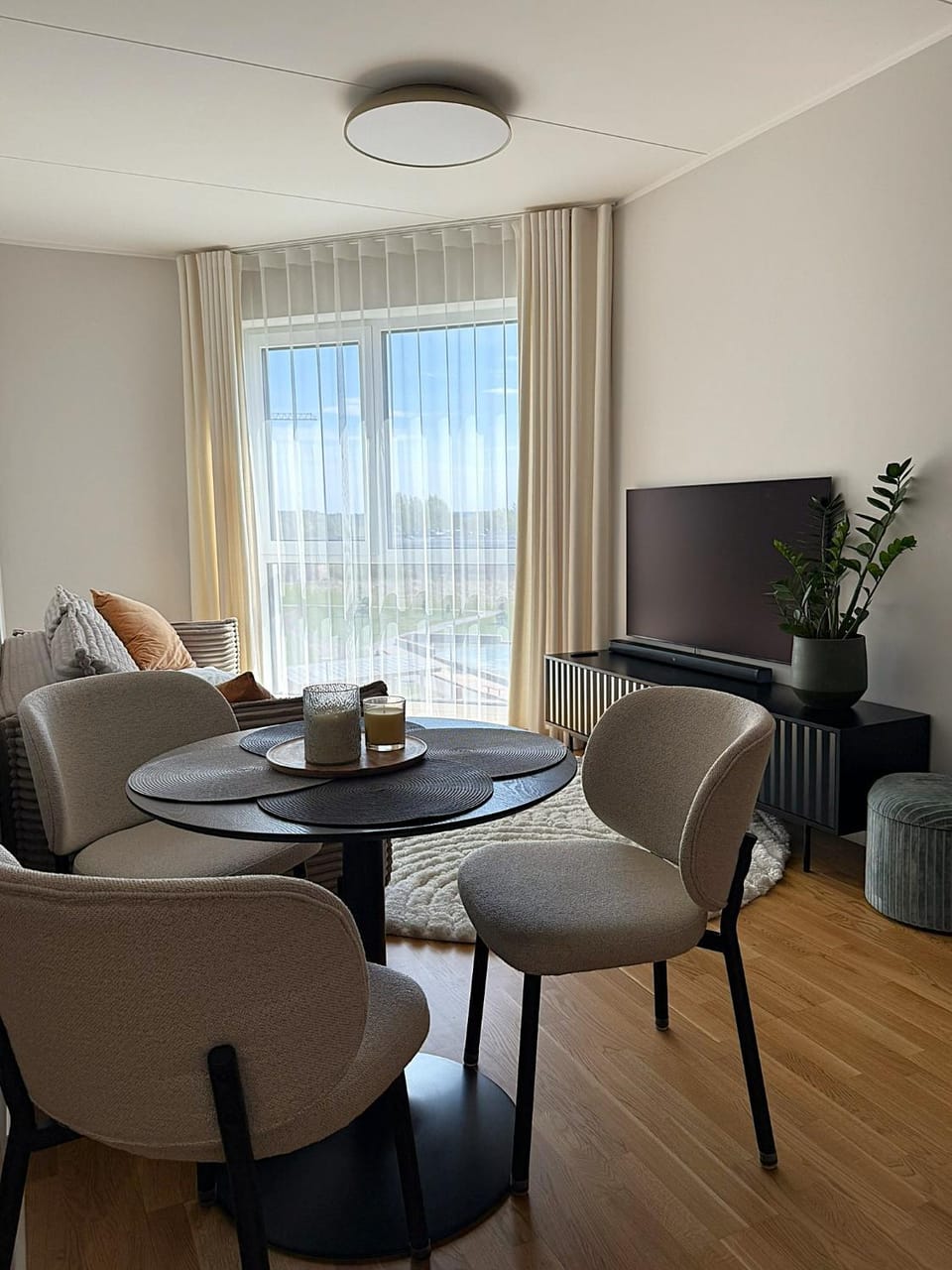 TV and multimedia, Living room, Dining area