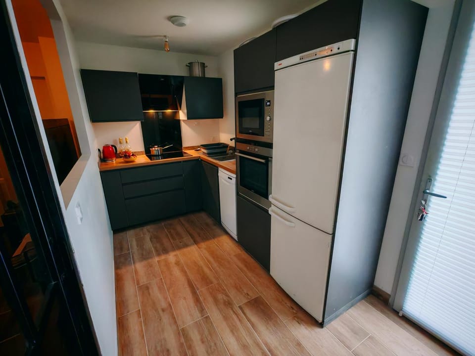 Kitchen or kitchenette, dishwasher, oven, stove