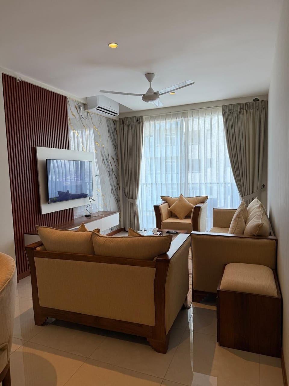 Communal lounge/ TV room, TV and multimedia, Living room, Seating area, Evening entertainment