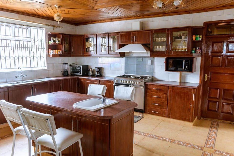 Kitchen or kitchenette, oven