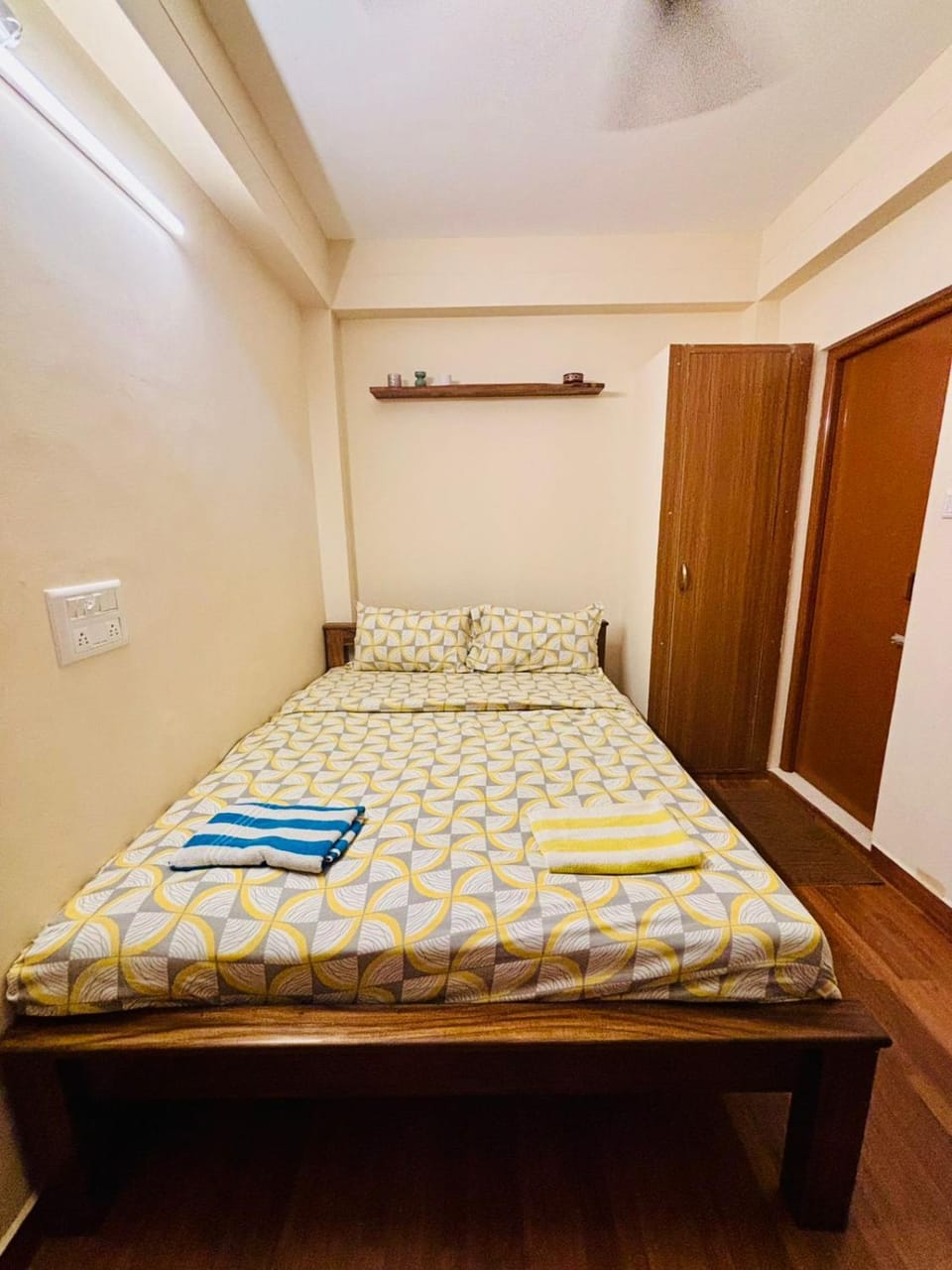 Bed, Photo of the whole room, Bedroom, towels, wardrobe