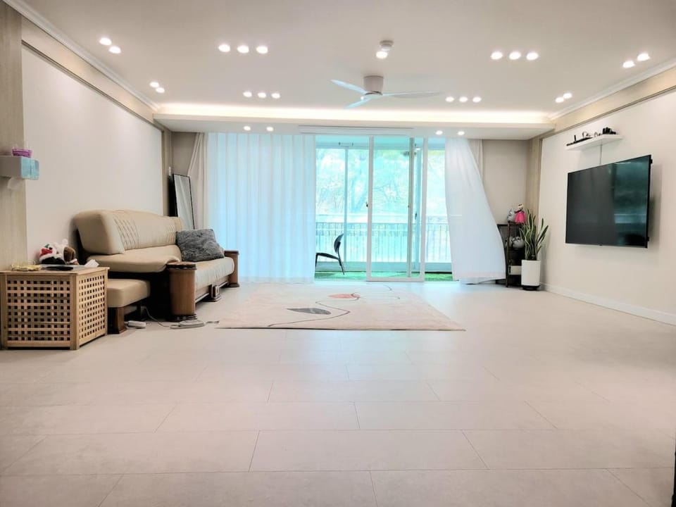 TV and multimedia, Living room, Seating area, air conditioner