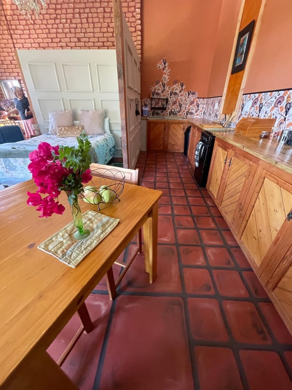 Kitchen or kitchenette, Dining area