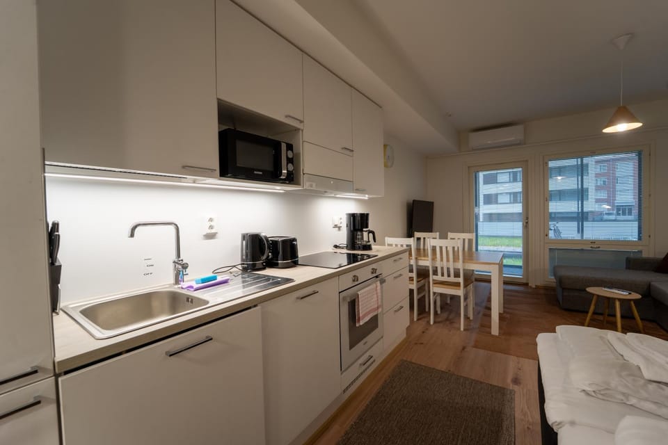 Coffee/tea facilities, Dining area, dishwasher, kitchen